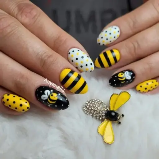 BEE NAILS